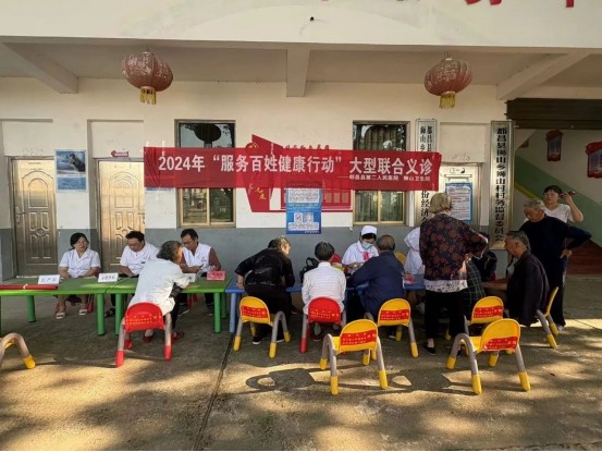 医院开展“服务百姓健康行动”义诊活动